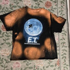 Vintage bleached universal E.T. T shirt 
Best large x large great condition 🖤
